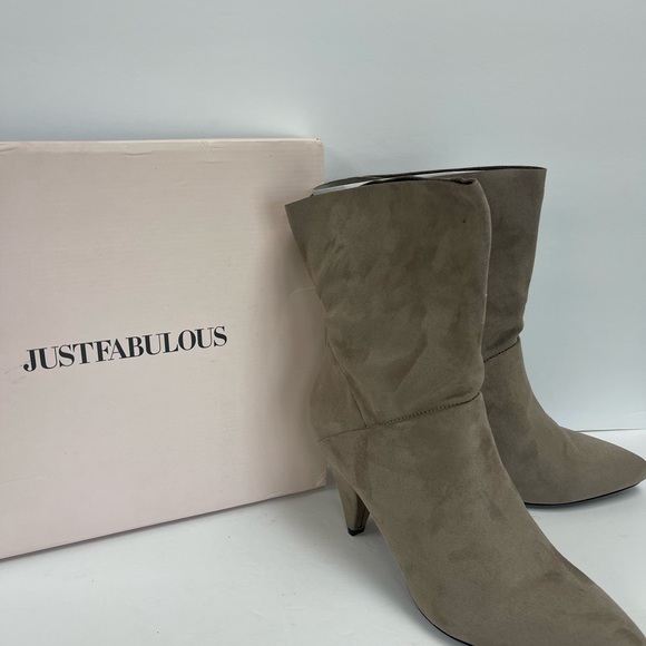 New in box Taupe boots size 12 - Picture 1 of 5